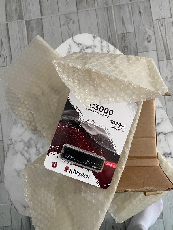 Kingston 1TB KC3000 NVMe M.2 SSD 7000MB Okuma 6000MB Yazma Hızı PCIe Bağlantı Tipi