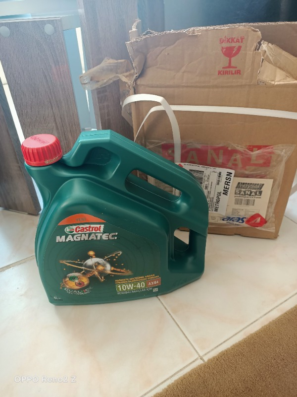 Castrol Magnatec 10W-40 A3/B4 Benzinli Araçlar için 4 Litre Motor Yağı ( Üretim Yılı: 2022 )
