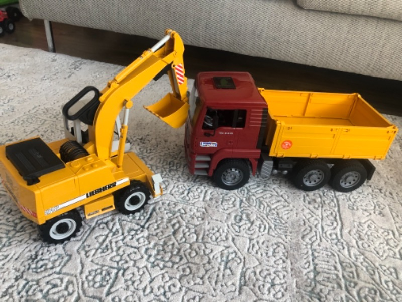Bruder MAN Damperli Kamyon & Liebherr Ekskavatör BR02751