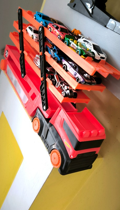Hot Wheels Mega Tır Kırmızı GHR48
