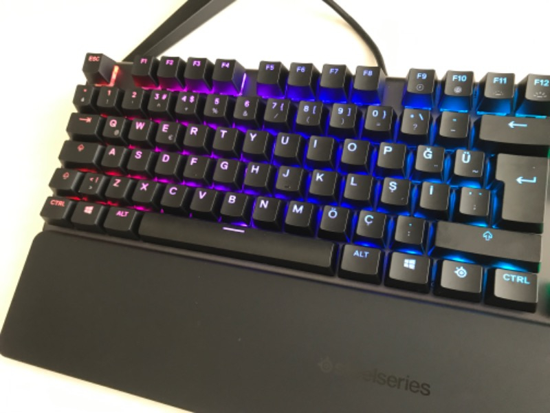 SteelSeries Apex 5 Hibrit Mekanik Gaming Klavye