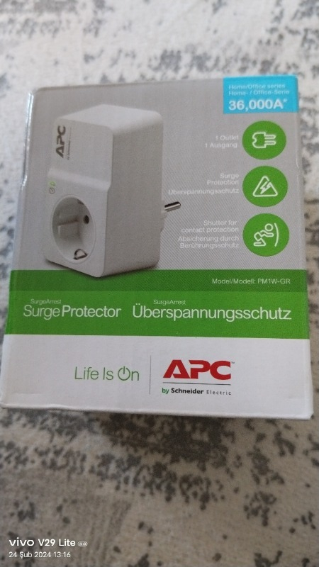 Schneider Electric APC Tekli Akım Korumalı Priz  230V PM1W-GR (Beyaz)