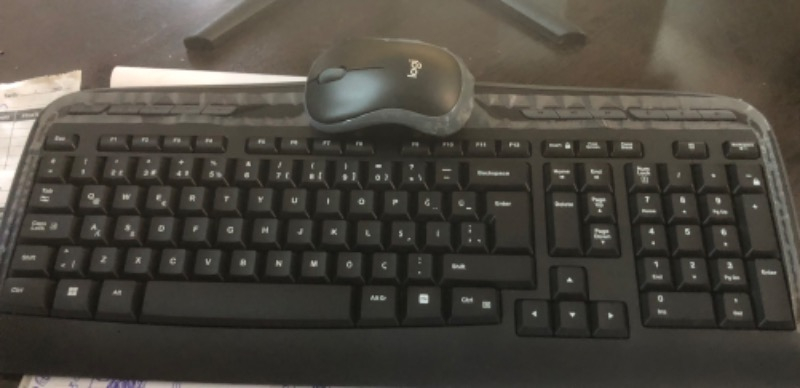 Logitech MK330 Kablosuz Türkçe Klavye Mouse Seti - Siyah