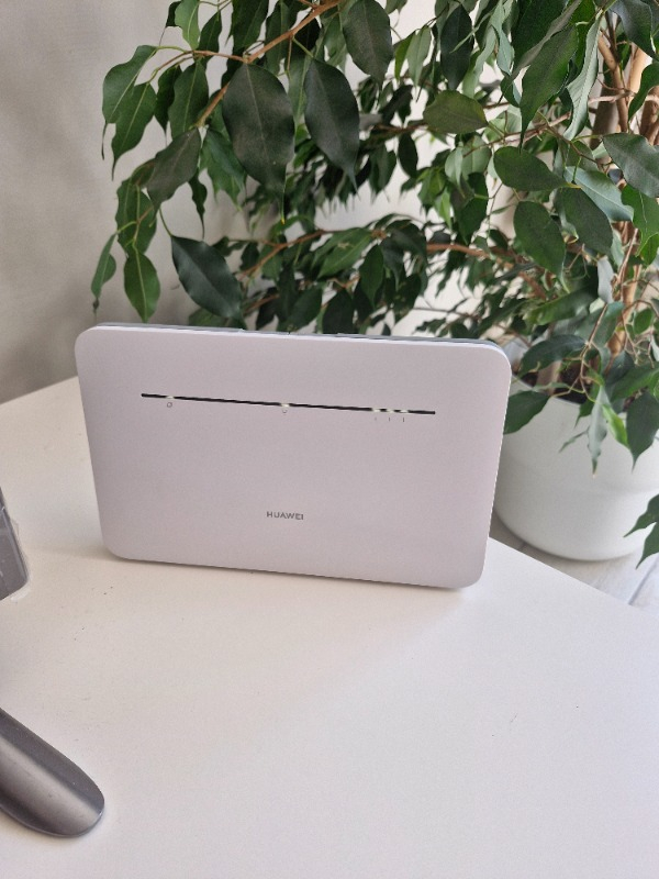 Huawei Superbox B535-232 300 Mbps 4.5G Modem