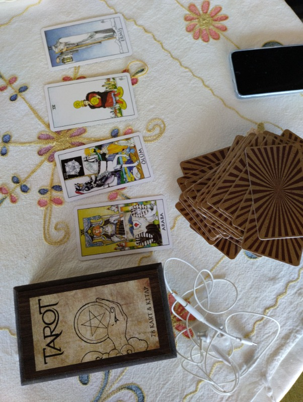 Tarot Destesi ve Kitabı (Ahşap Kutulu) - Hilal Altundal