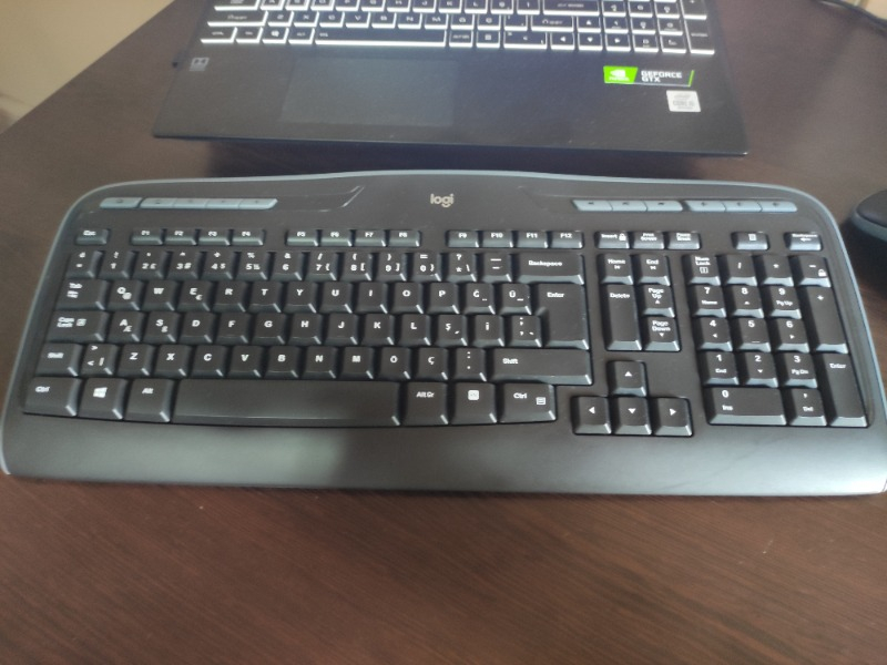 Logitech MK330 Kablosuz Türkçe Klavye Mouse Seti - Siyah