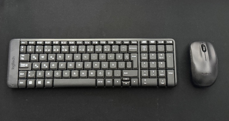 Logitech MK220 Kablosuz Türkçe Klavye Mouse Seti - Siyah