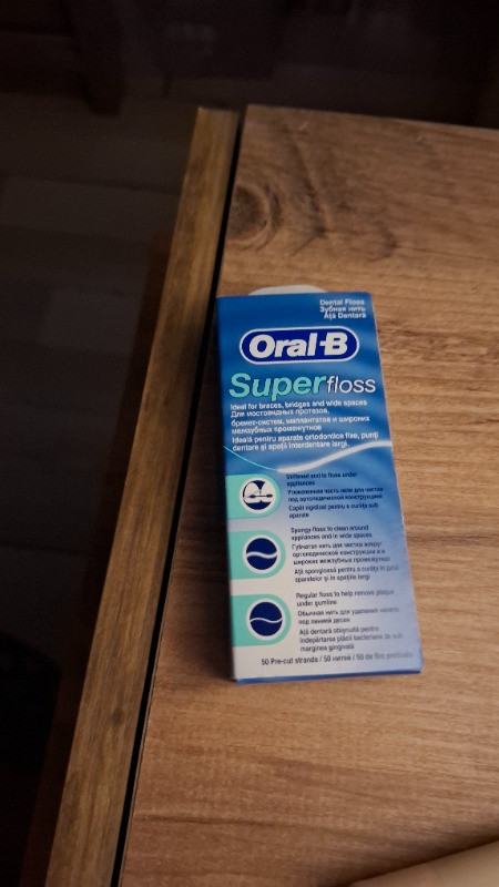 Oral-B Süper Diş İpi - Diş Teli ve Köprü Temizliği İçin Sert Uçlu, Süngerimsi ve Normal İp, 50 Adet