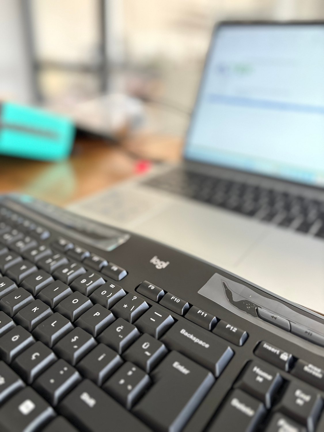 Logitech MK330 Kablosuz Türkçe Klavye Mouse Seti - Siyah