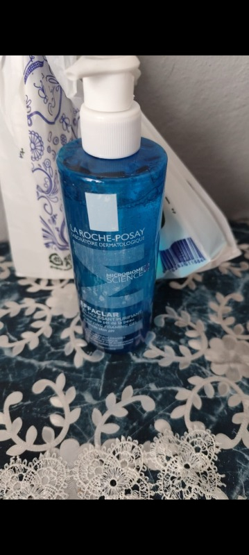 La Roche-Posay Effaclar Vücut Peelingi 400 ML- Yağlı-Akneye Eğilimli Ciltler