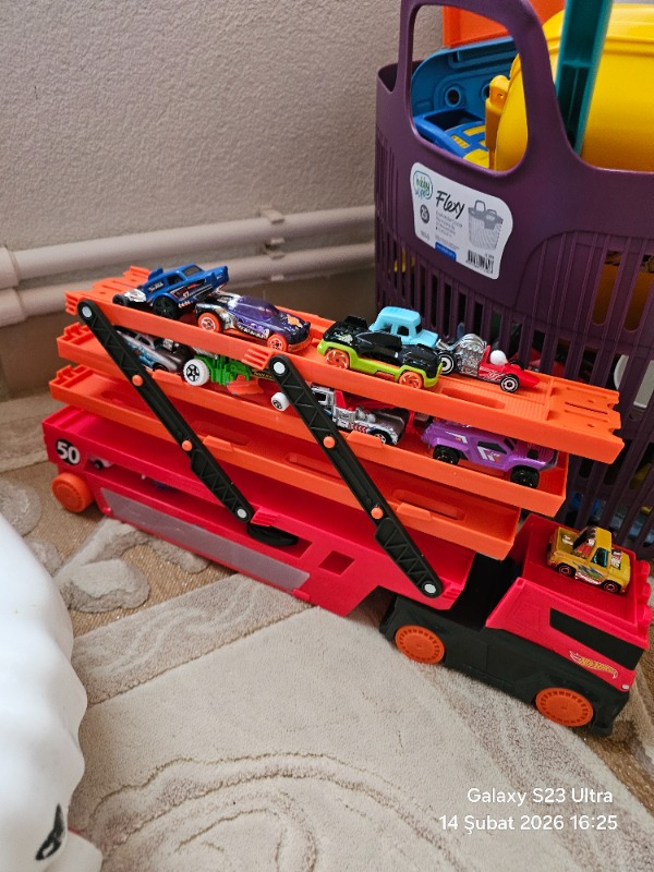 Hot Wheels Mega Tır Kırmızı GHR48