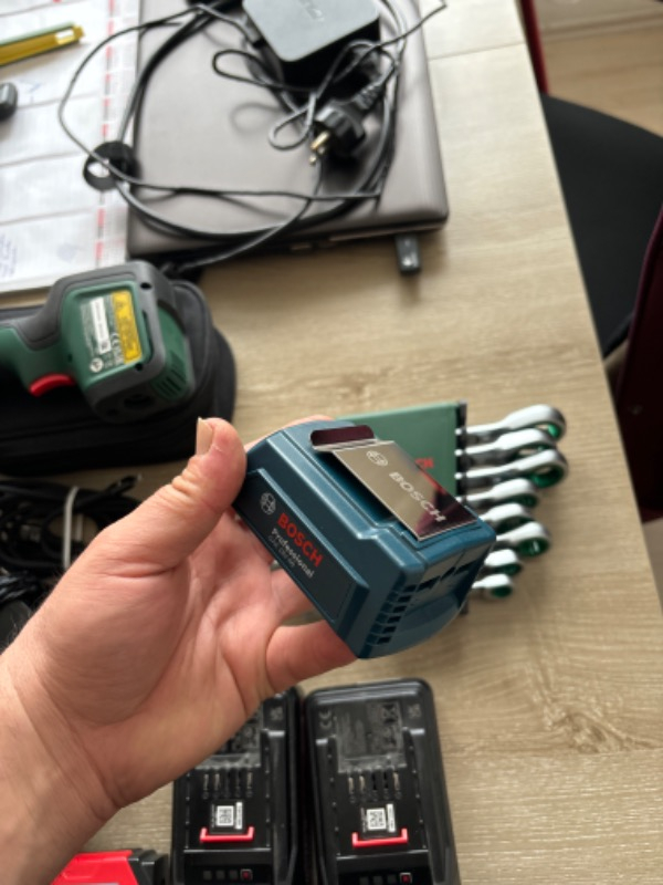 Bosch Gaa 18V-48 18 Volt USB Şarj Adaptörü