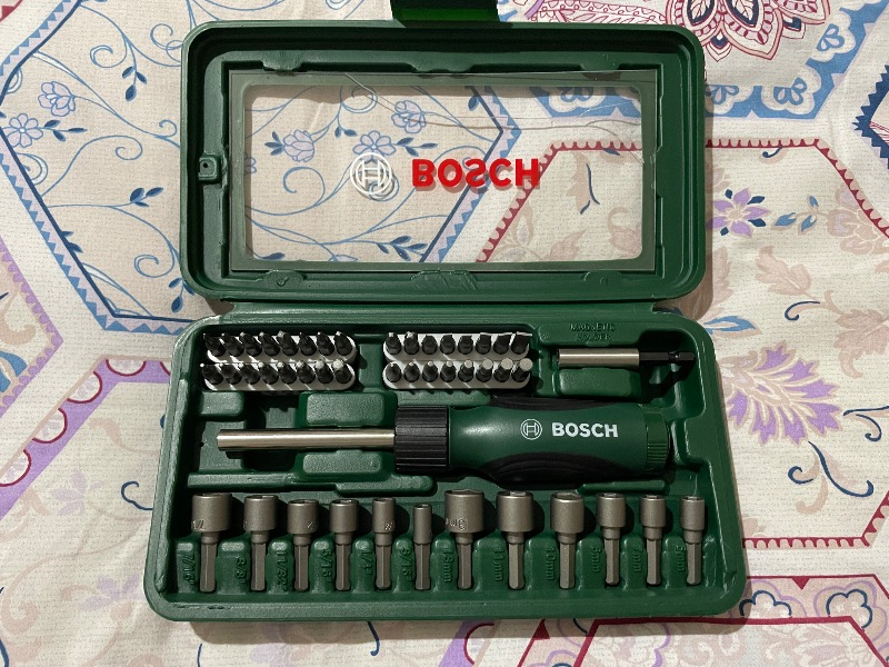 BOSCH 46 PARÇA CIRCIRLI TORNAVİDA BITS UÇ LOKMA VİDALAMA  SETİ.