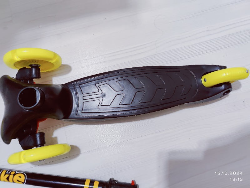 Rookie Sarı 3 Tekerlekli Işıklı Scooter
