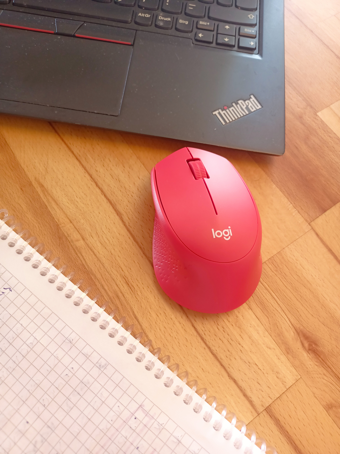 Logitech M330 Sessiz Kablosuz Optik Mouse - Kırmızı