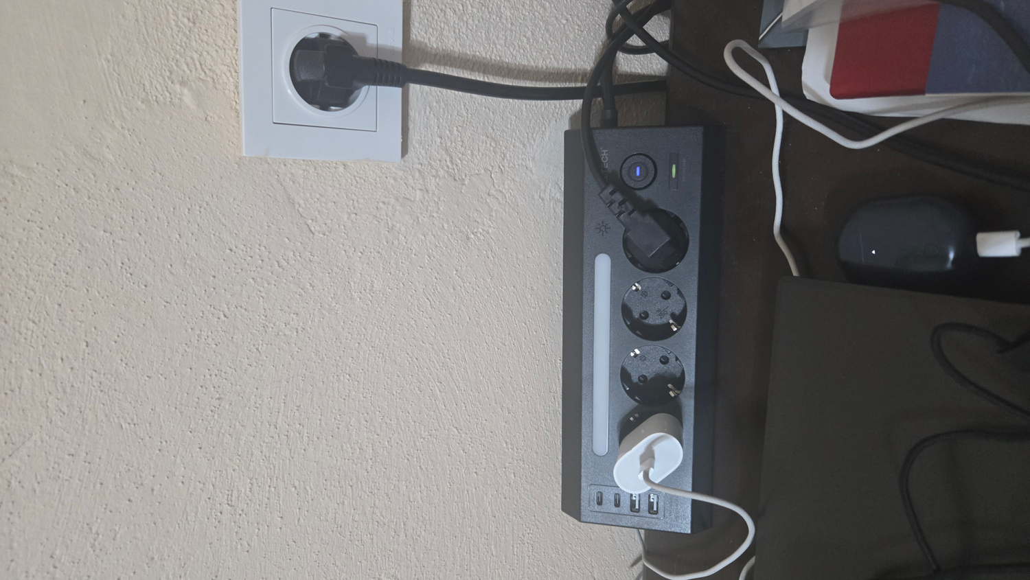Fulltech Ftr-22 Gece Lambalı Akım Korumalı Çoklu Priz - Siyah