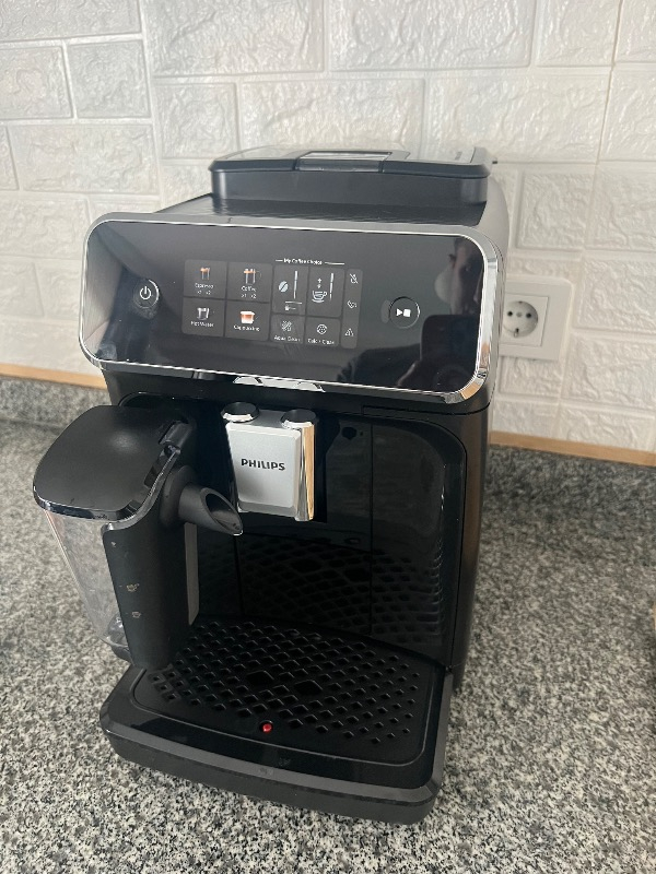 Philips LatteGo Tam Otomatik Espresso Makinesi, EP2331/10
