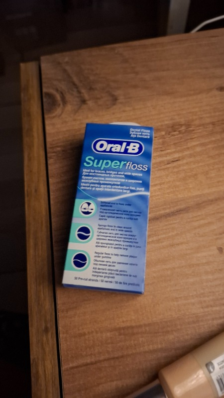 Oral-B Süper Diş İpi - Diş Teli ve Köprü Temizliği İçin Sert Uçlu, Süngerimsi ve Normal İp, 50 Adet
