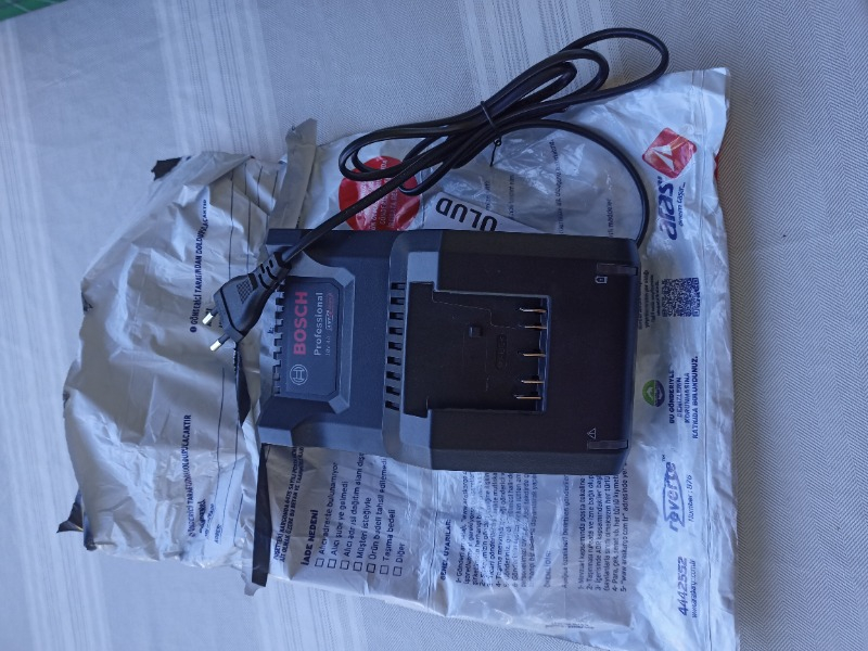 Bosch GAL 18V-40 Şarj Cihazı 2607226252