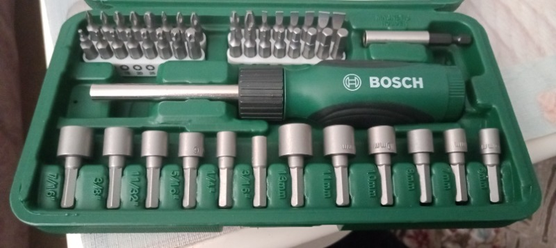 BOSCH 46 PARÇA CIRCIRLI TORNAVİDA BITS UÇ LOKMA VİDALAMA  SETİ.