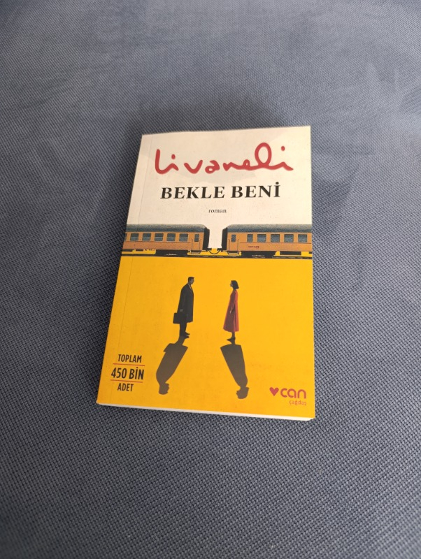 Can Yayınları Bekle Beni Zülfü Livaneli Ciltsiz Roman 192 Sayfa Aşk ve Direniş Hikâyesi