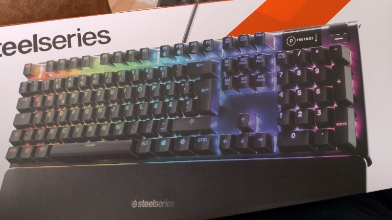 SteelSeries Apex 5 Hibrit Mekanik Gaming Klavye