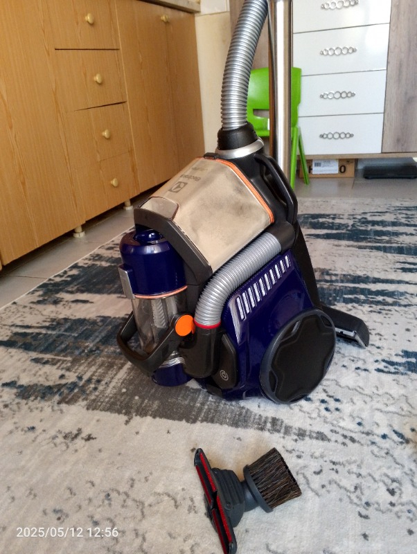 Electrolux EUFC81DB Ultra Flex 650 W Toz Torbasız Elektrikli Süpürge