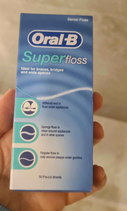 Oral-B Süper Diş İpi - Diş Teli ve Köprü Temizliği İçin Sert Uçlu, Süngerimsi ve Normal İp, 50 Adet