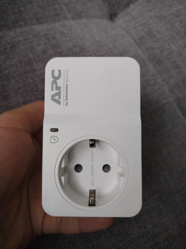 Schneider Electric APC Tekli Akım Korumalı Priz  230V PM1W-GR (Beyaz)