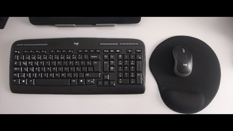 Logitech MK330 Kablosuz Türkçe Klavye Mouse Seti - Siyah