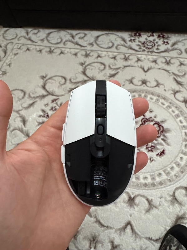 Logitech G G305 LIGHTSPEED 12.000 DPI Kablosuz Oyuncu Mouse - Beyaz
