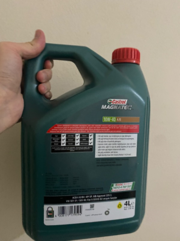 Castrol Magnatec 10W-40 A3/B4 Benzinli Araçlar için 4 Litre Motor Yağı ( Üretim Yılı: 2023 )