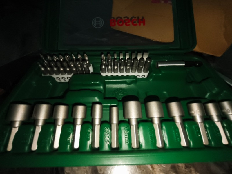 BOSCH 46 PARÇA CIRCIRLI TORNAVİDA BITS UÇ LOKMA VİDALAMA  SETİ.