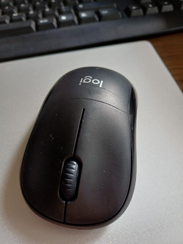 Logitech M220 Sessiz Kompakt Kablosuz Mouse - Siyah