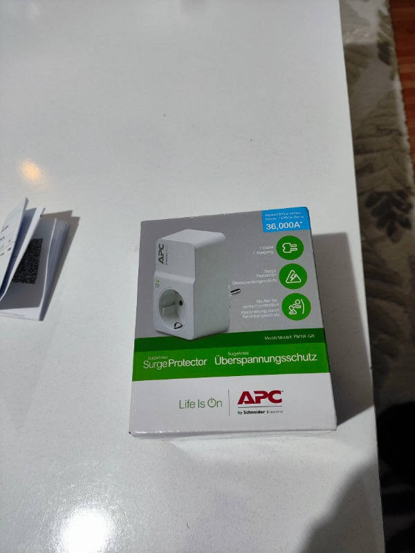 Schneider Electric APC Tekli Akım Korumalı Priz  230V PM1W-GR (Beyaz)