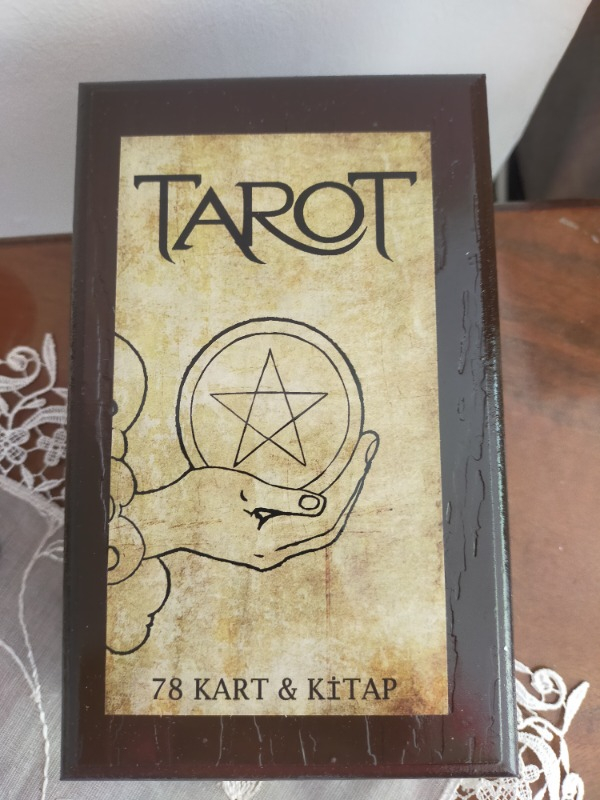 Tarot Destesi ve Kitabı (Ahşap Kutulu) - Hilal Altundal