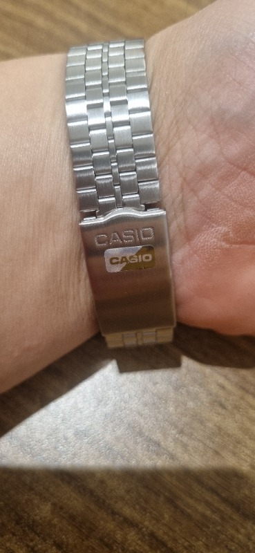 Casio Dijital Erkek Kol Saati - Takvim, Alarm, Kronometre, Işıklı, Çelik Kordon, Alüminyum Kasa, 3 ATM Suya Dayanıklı