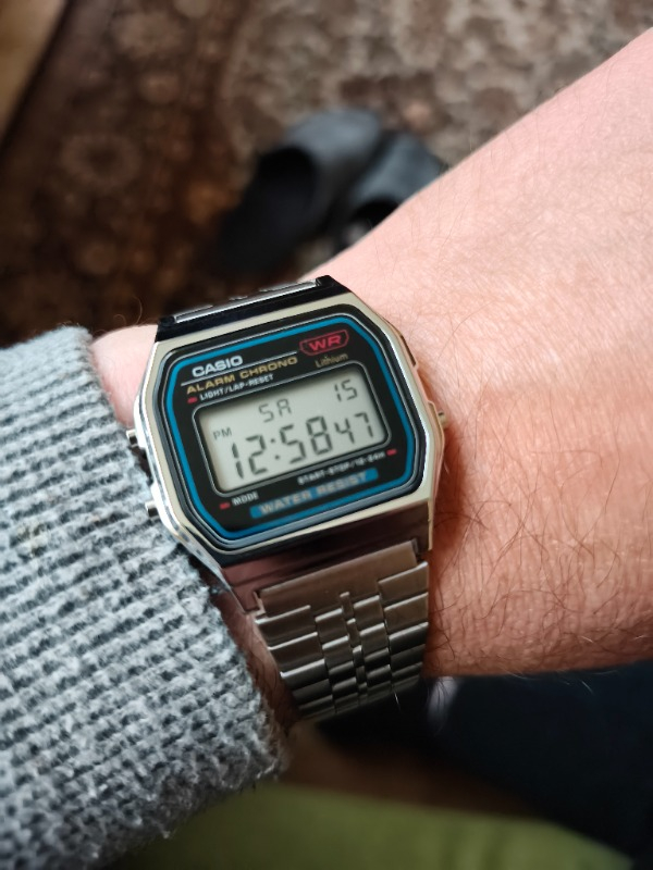Casio Dijital Erkek Kol Saati - Takvim, Alarm, Kronometre, Işıklı, Çelik Kordon, Alüminyum Kasa, 3 ATM Suya Dayanıklı