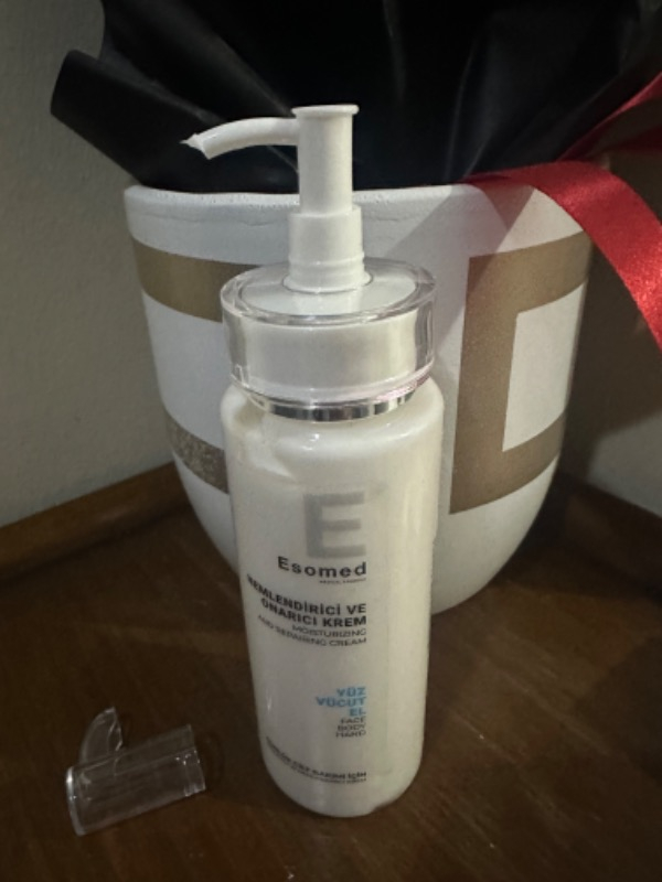 Esomed Tüm Cilt Tipleri İçin Nemlendirici ve Onarıcı Cilt Bakım Kremi 200 ML