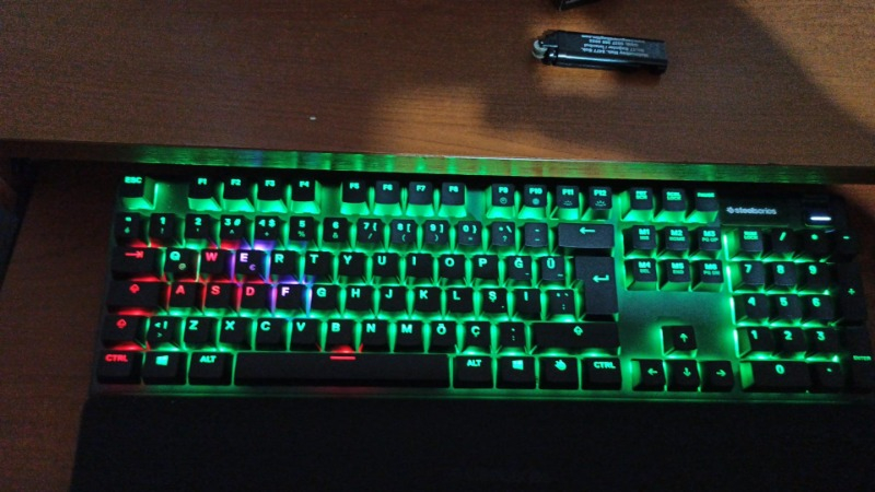 SteelSeries Apex 5 Hibrit Mekanik Gaming Klavye