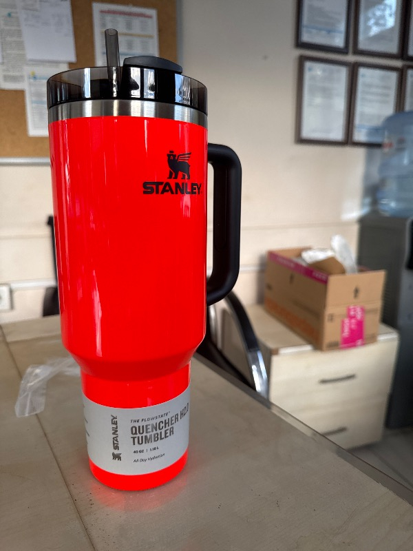 Stanley Quencher Neon Özel Seri Pipetli Termos 1,18 Lt