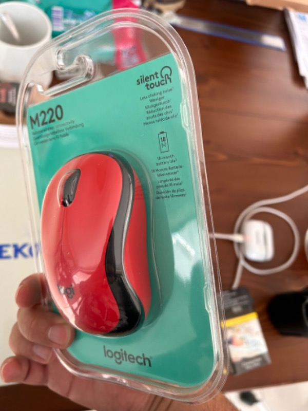Logitech M220 Sessiz Kompakt Kablosuz Mouse - Kırmızı