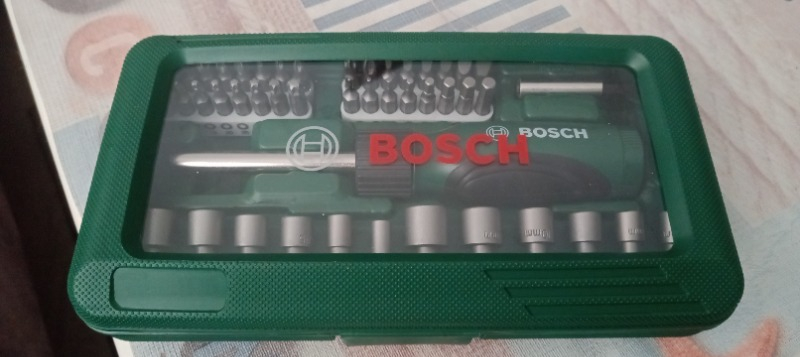 BOSCH 46 PARÇA CIRCIRLI TORNAVİDA BITS UÇ LOKMA VİDALAMA  SETİ.