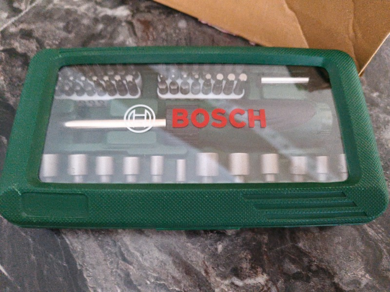 BOSCH 46 PARÇA CIRCIRLI TORNAVİDA BITS UÇ LOKMA VİDALAMA  SETİ.