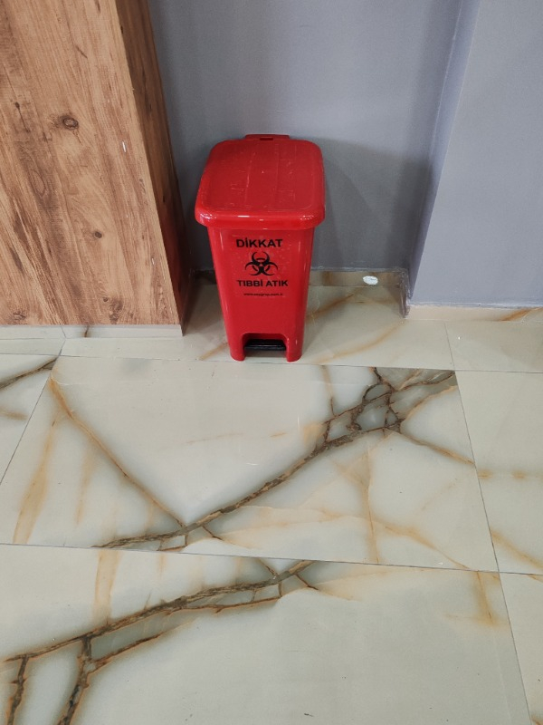 CEYMOP PROFESSIONAL Slim Pedallı Tıbbi Atık Çöp Kovası 50 LT