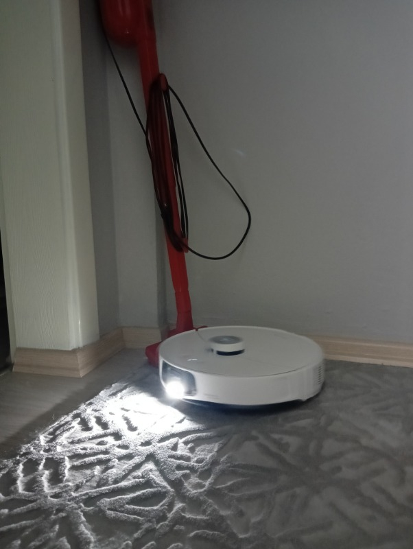 Roborock S8 Maxv Ultra Akıllı Robot Süpürge Beyaz