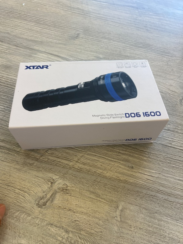 XTAR D06 1600 Lumen Su Geçirmez Fener Dayanıklı Gövde ile Tek Elle Kontrol