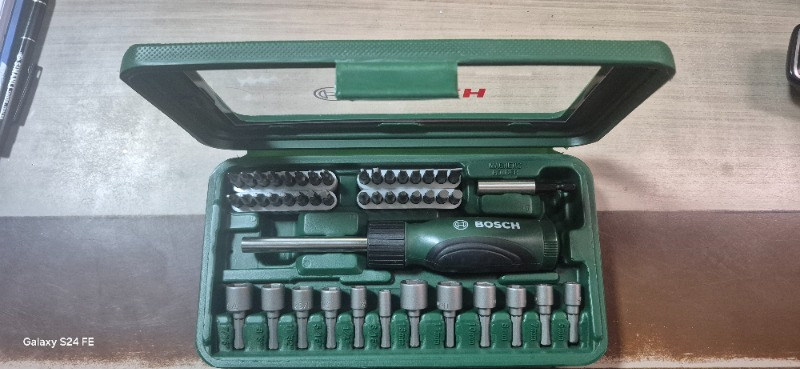 BOSCH 46 PARÇA CIRCIRLI TORNAVİDA BITS UÇ LOKMA VİDALAMA  SETİ.