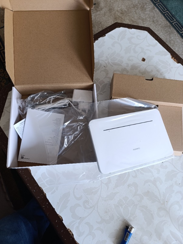 Huawei Superbox B535-232 4.5G Modem Router – 300 Mbps Çift Bant, Yüksek Kazançlı Anten, 4 Port, Geniş Kapsama Alanı, Tak ve Çalıştır