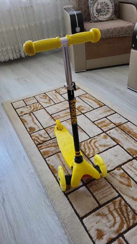 Rookie Sarı 3 Tekerlekli Işıklı Scooter